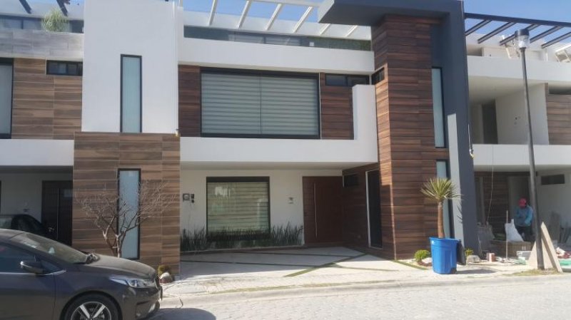 Foto Casa en Venta en LOMAS DE ANGELOPOLIS III, San Andrés Cholula, Puebla - $ 3.300.000 - CAV224244 - BienesOnLine