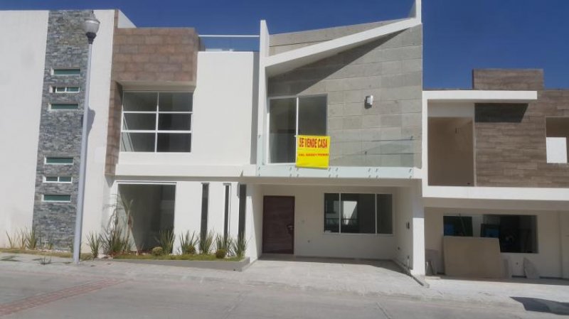 Foto Casa en Venta en LOMAS DE ANGELOPOLIS III, San Andrés Cholula, Puebla - $ 4.500.000 - CAV224246 - BienesOnLine