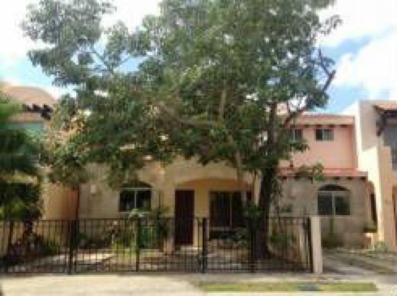 Foto Casa en Venta en RESIDENCIAL CASA GRANDE, Cancún, Quintana Roo - $ 2.150.000 - CAV152219 - BienesOnLine