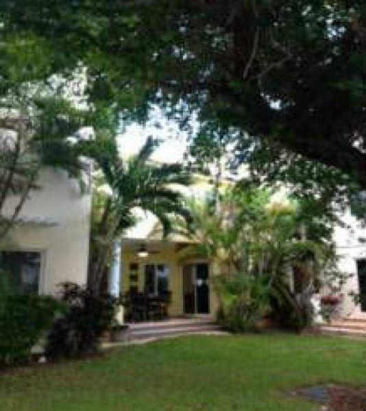 Foto Casa en Venta en RESIDENCIAL LA ESCONDIDA, Cancún, Quintana Roo - $ 3.200.000 - CAV152247 - BienesOnLine