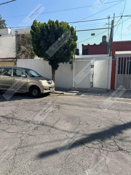 Excelente Oportunidad, Casa De Una Planta En Retorno Cerrado de Cecilio Róbelo.