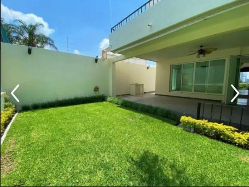 Foto Casa en Venta en Royal Country, Zapopan, Jalisco - $ 10.990.000 - CAV320705 - BienesOnLine