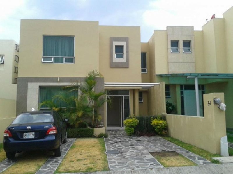 Foto Casa en Venta en BUGAMBILIAS, Zapopan, Jalisco - $ 2.870.000 - CAV147469 - BienesOnLine