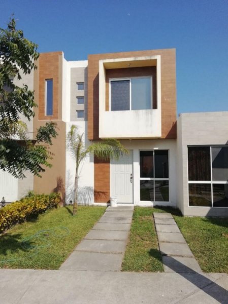 Foto Casa en Venta en Lomas del Valle, Lagos de Moreno, Jalisco - $ 950.000 - CAV345356 - BienesOnLine