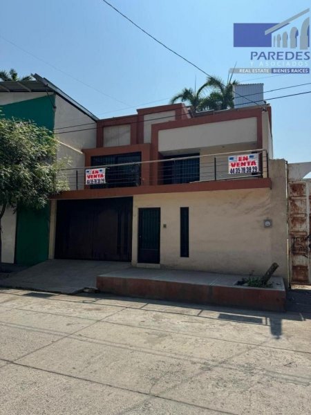 C115 Casa en venta en Apatzingán