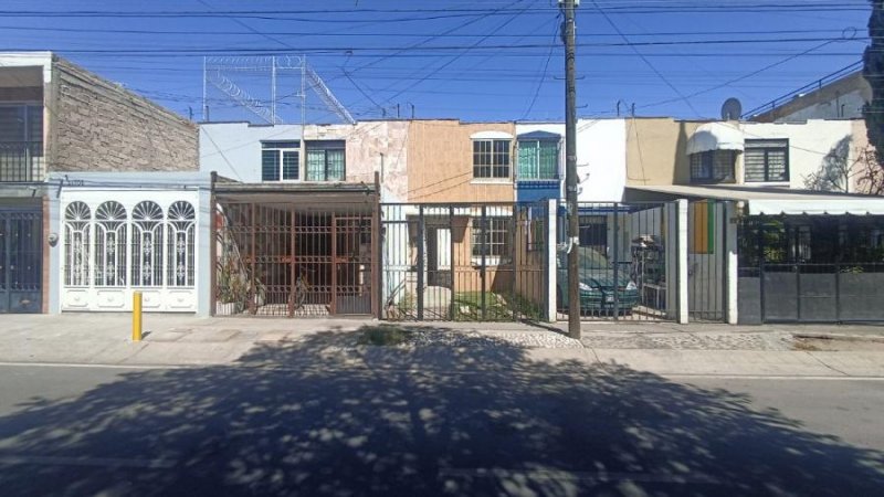 Foto Casa en Venta en Jardines del valle, Zapopan, Jalisco - $ 1.975.000 - CAV349280 - BienesOnLine