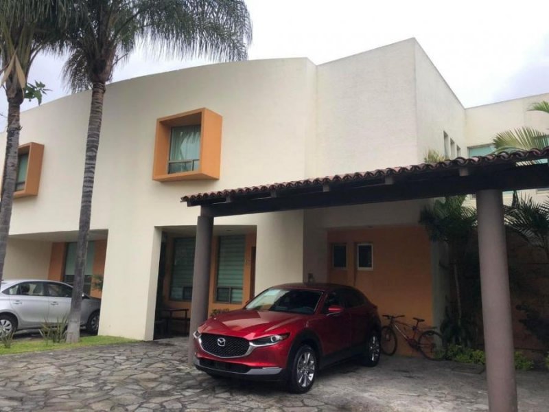 CASA EN COTO EN LA COLONIA LAS FUENTES, ZAPOPAN.