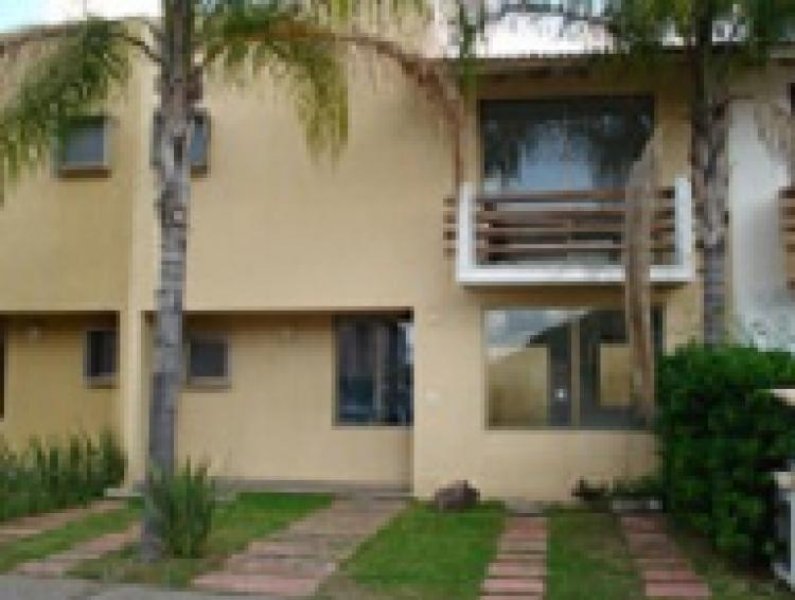 Foto Casa en Venta en privanza, Tlajomulco de Zúñiga, Jalisco - $ 1.450.000 - CAV123916 - BienesOnLine