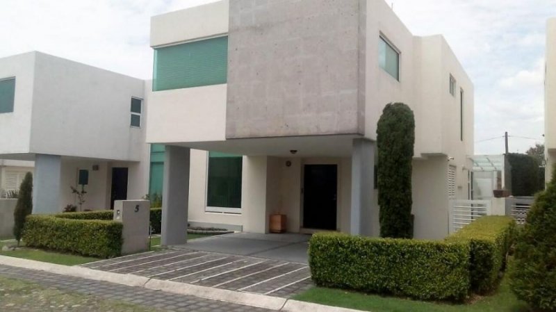 Foto Casa en Venta en fraccionamiento el pedregal de cacalomacan, Toluca de Lerdo, Mexico - $ 3.900.000 - CAV255858 - BienesOnLine