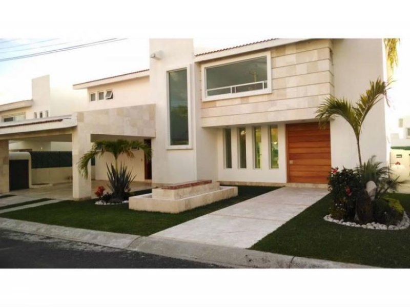 Foto Casa en Venta en Lomas de Cocoyoc, Fraccionamiento Lomas de Cocoyoc, Morelos - $ 6.750.000 - CAV121359 - BienesOnLine