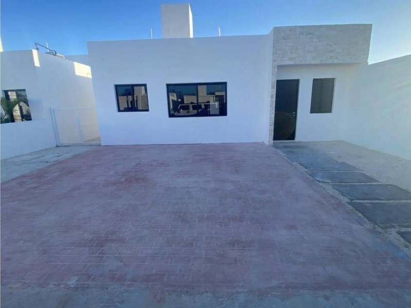 CASA EN VENTA DE UN PISO, PRIVADA MABELLA, CONKAL YUCATAN