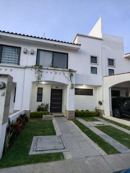 Casa en Venta en San Marino Irapuato, Guanajuato