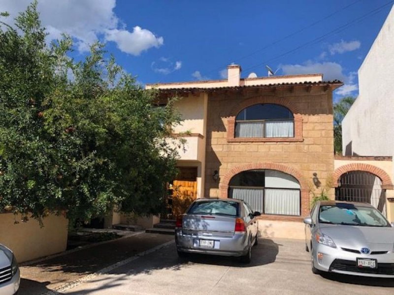 Foto Casa en Venta en Jurica, Querétaro, Queretaro Arteaga - $ 8.500.000 - CAV279940 - BienesOnLine