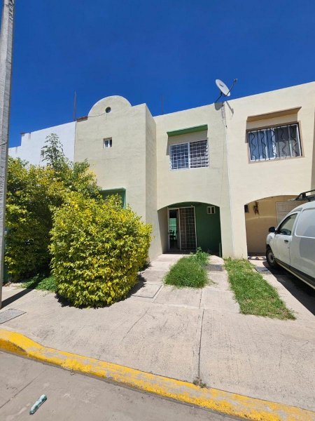 Foto Casa en Venta en Campo Real, Irapuato, Guanajuato - $ 1.650.000 - CAV68875 - BienesOnLine