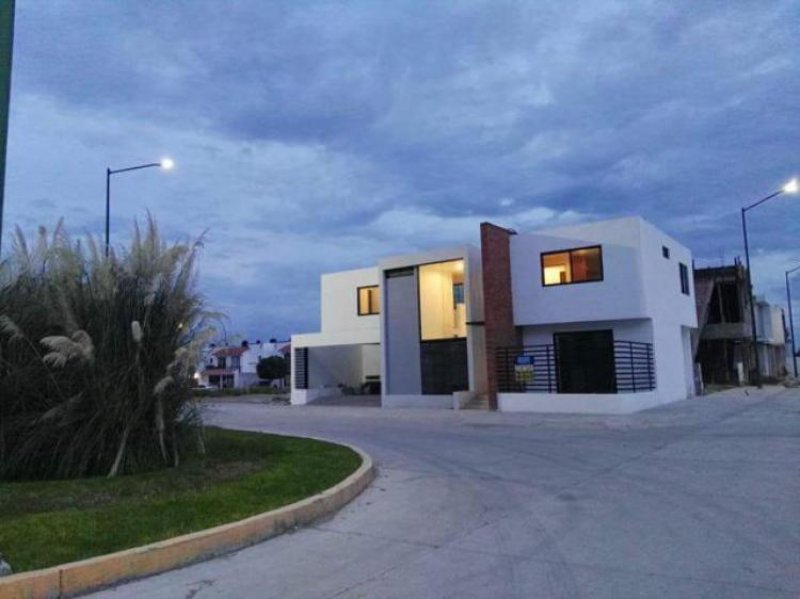 Foto Casa en Venta en Villas de Tabora, Irapuato, Guanajuato - $ 3.250.000 - CAV238716 - BienesOnLine