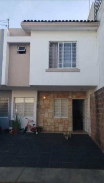 Foto Casa en Venta en LA ESMERALDA, Lagos de Moreno, Jalisco - $ 1.100.000 - CAV278708 - BienesOnLine