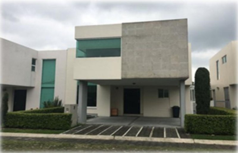 Foto Casa en Venta en CACALOMACAN, Toluca de Lerdo, Mexico - $ 3.290.000 - CAV228976 - BienesOnLine