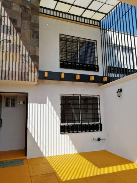 Foto Casa en Venta en LOS HEROES TECAMAC II SECC III, Tecámac de Felipe Villanueva, Mexico - $ 1.250.000 - CAV271626 - BienesOnLine