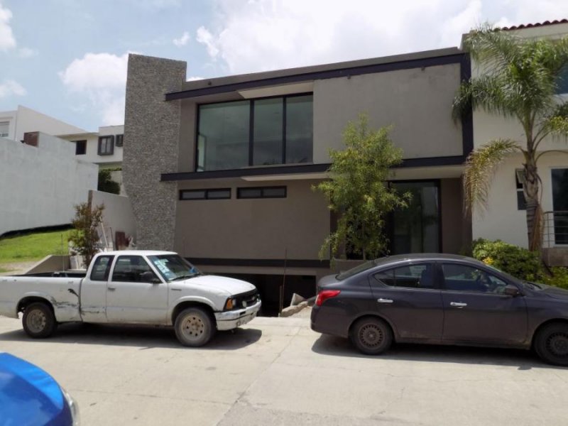 Casa en Venta en PUERTA DE HIERRO Zapopan, Jalisco