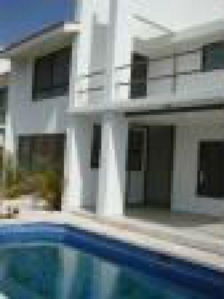 Foto Casa en Venta en Lomas de Cocoyoc, Atotonilco, Morelos - $ 3.050.000 - CAV48040 - BienesOnLine