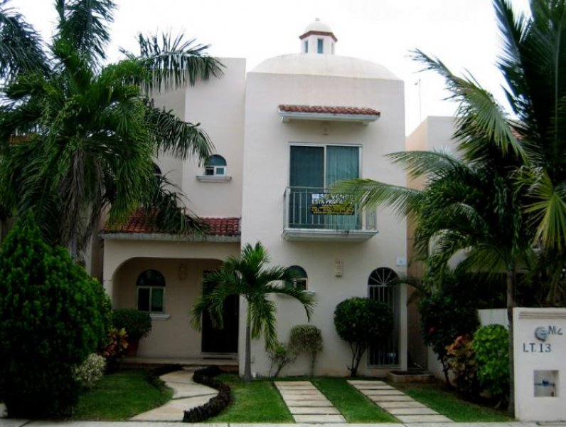 Foto Casa en Venta en RESIDENCIAL LA PIEDRA II, Cancún, Quintana Roo - $ 2.400.000 - CAV54505 - BienesOnLine