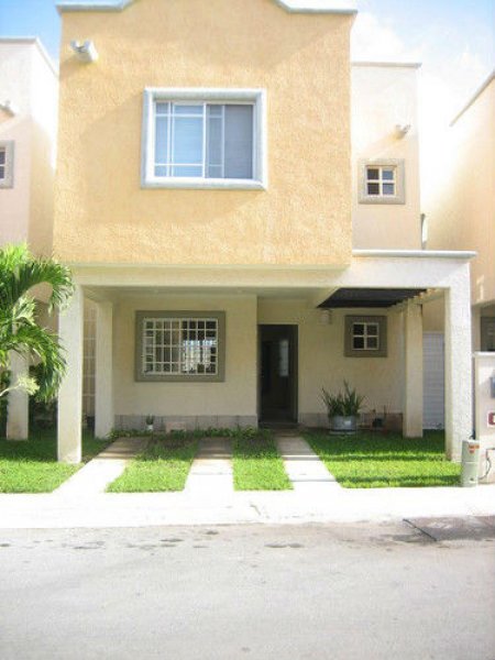 Foto Casa en Venta en Jardines de Bonampak, Cancún, Quintana Roo - $ 1.100.000 - CAV54525 - BienesOnLine