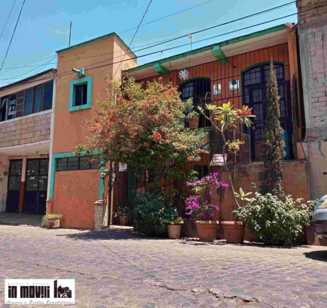 CASAS EN VENTA EN OAXACA, BARRIO XOCHIMILCO SOBRE CALLE PRINCIPAL.