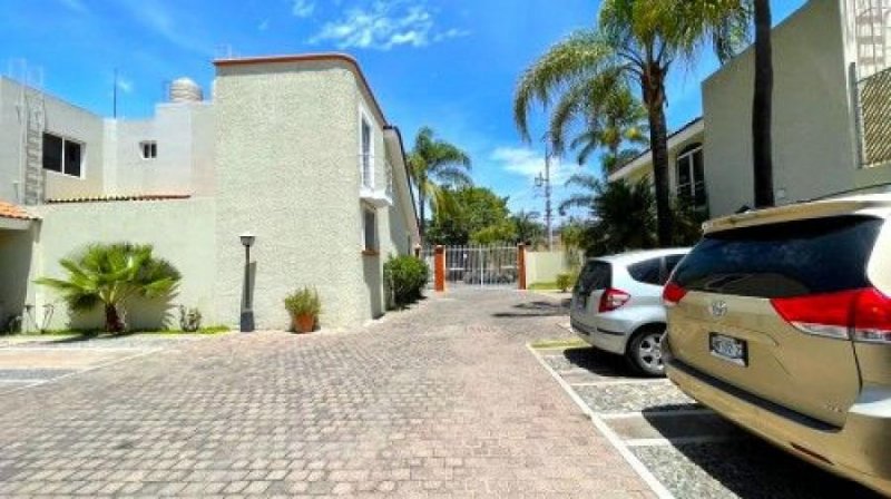 Foto Casa en Venta en cerca Plaza LA PERLA, Zapopan, Jalisco - $ 3.350.000 - CAV329551 - BienesOnLine