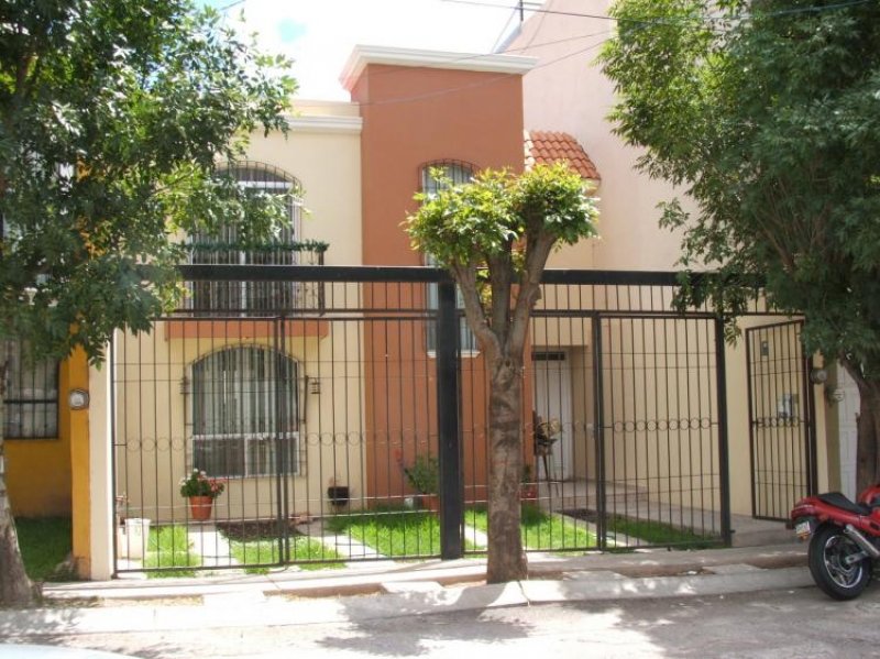 Foto Casa en Venta en Privada Rinconada de Pirules, Zacatecas, Zacatecas - $ 1.050.000 - CAV12360 - BienesOnLine