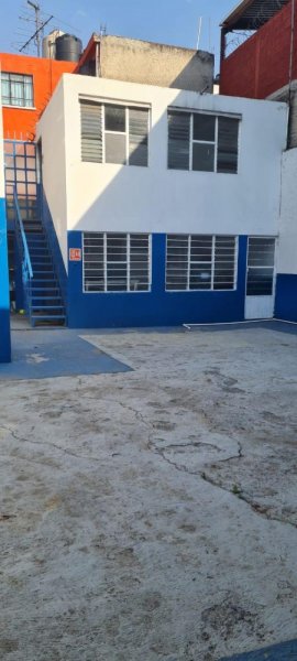 EDIFICIO EN VENTA IDEAL PARA ESCUELA EN IZTAPALAPA