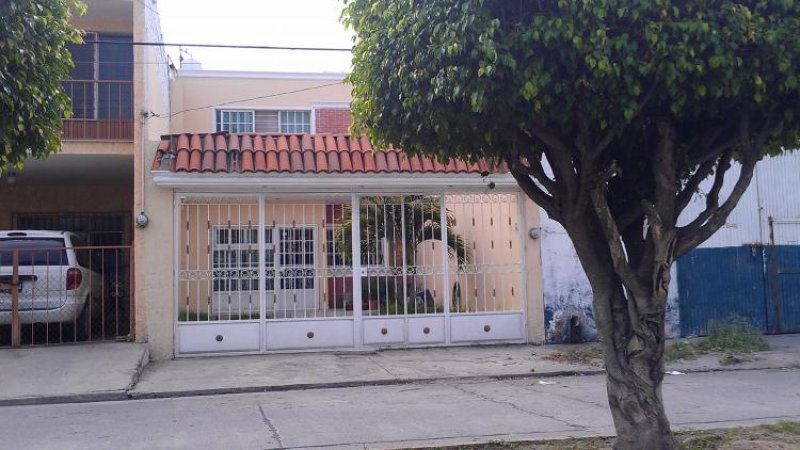 Foto Casa en Venta en MARCOS CASTELLANOS, Ocotlán, Jalisco - $ 1.750.000 - CAV97278 - BienesOnLine