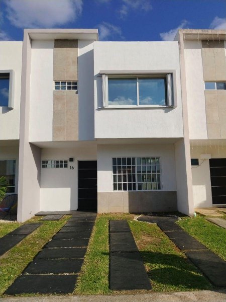 Casa en Renta en JARDINES DEL SUR 4 Cancún, Quintana Roo