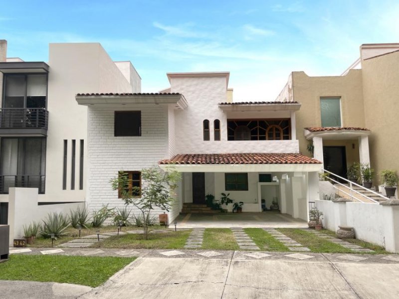 Casa en Venta en Country club Guadalajara, Jalisco