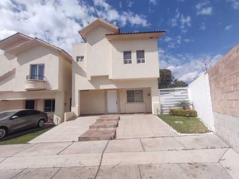 Casa en Venta en Fracc. Alta California Tlajomulco de Zúñiga, Jalisco