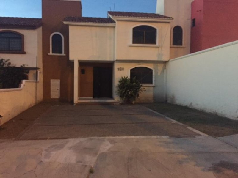 Foto Casa en Venta en MONTEBELLO, Culiacán Rosales, Sinaloa - $ 1.750.000 - CAV214708 - BienesOnLine