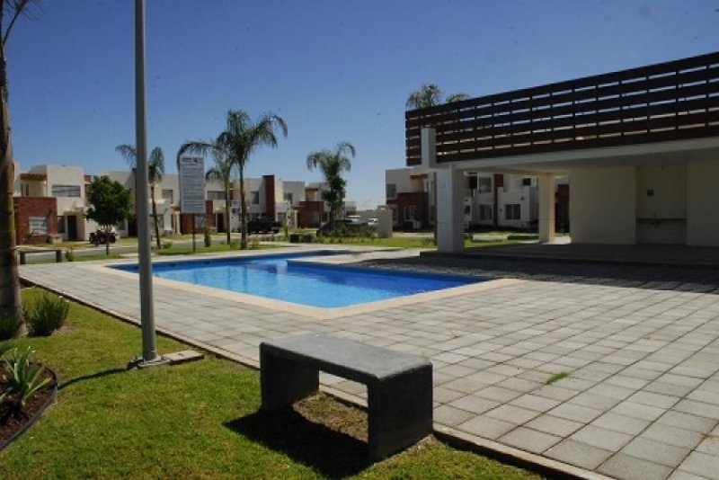 Foto Casa en Renta en Santa Cruz del Valle, Tlajomulco de Zúñiga, Jalisco - $ 655.000 - CAR44879 - BienesOnLine