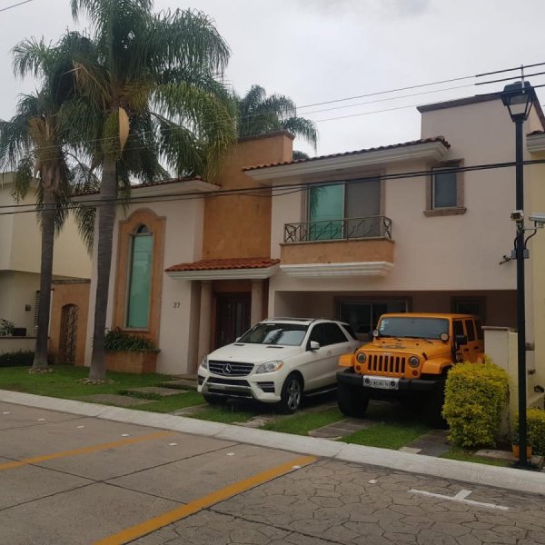 Foto Casa en Venta en Jardín real, Zapopan, Jalisco - $ 5.500.000 - CAV303568 - BienesOnLine