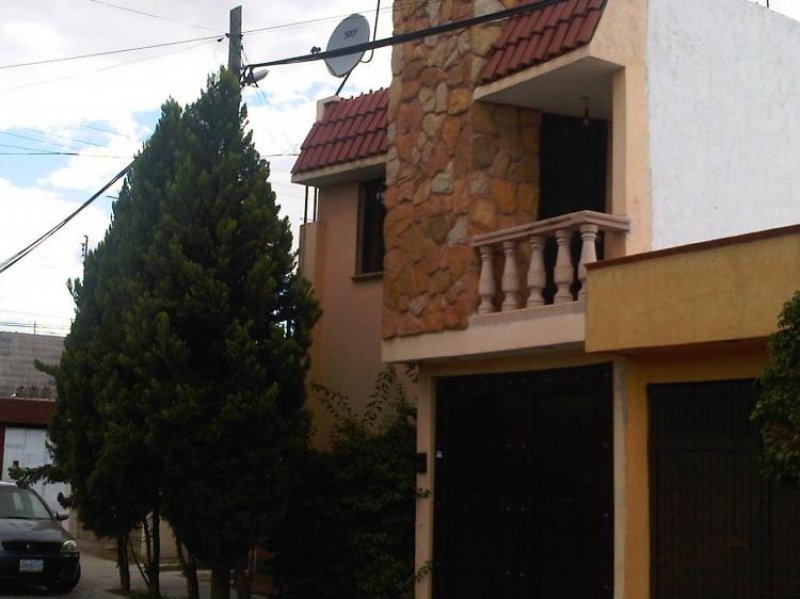 Foto Casa en Venta en COL. JARDINES DEL SUR, San Luis Potosí, San Luis Potosi - $ 1.200.000 - CAV42044 - BienesOnLine