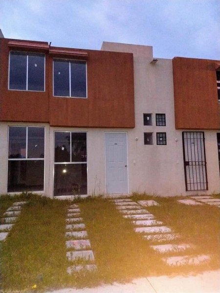 Foto Casa en Venta en Fraccionamiento La Guadalupana Bicentenario, Huehuetoca, Mexico - $ 475.000 - CAV270422 - BienesOnLine