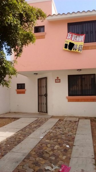 Foto Casa en Venta en LOS ALMENDROS, Culiacán Rosales, Sinaloa - $ 1.250.000 - CAV214559 - BienesOnLine