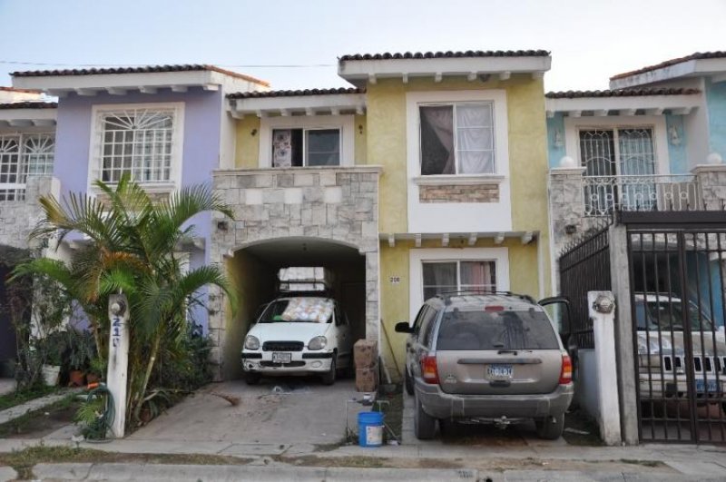 Foto Casa en Venta en VILLAS UNIVERSIDAD, Puerto Vallarta, Jalisco - CAV81214 - BienesOnLine