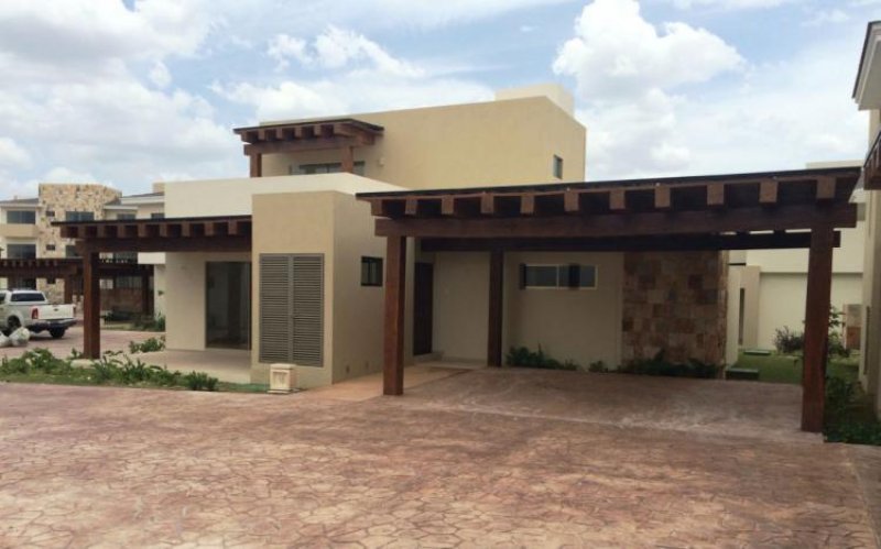 Foto Casa en Venta en YUCATAN CONTRY CLUB, Mérida, Yucatan - $ 4.850.000 - CAV137669 - BienesOnLine