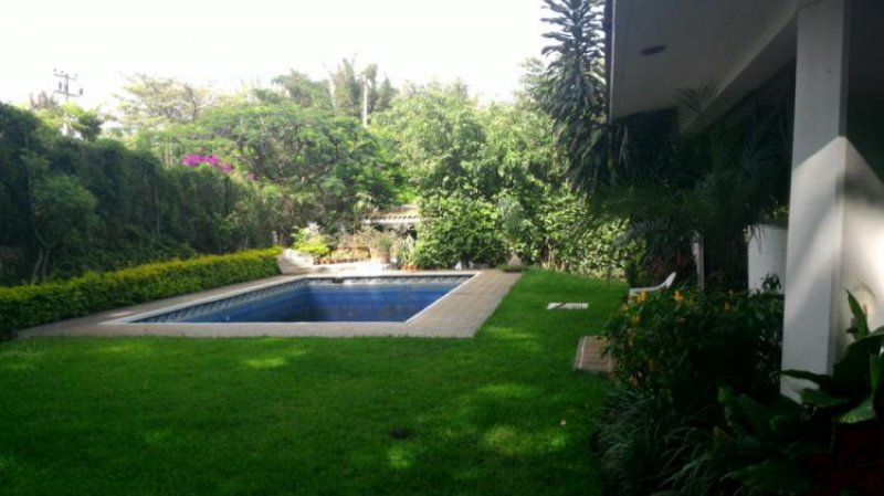 Foto Casa en Venta en Fracc. Tabachines, Cuernavaca, Morelos - $ 7.800.000 - CAV129443 - BienesOnLine