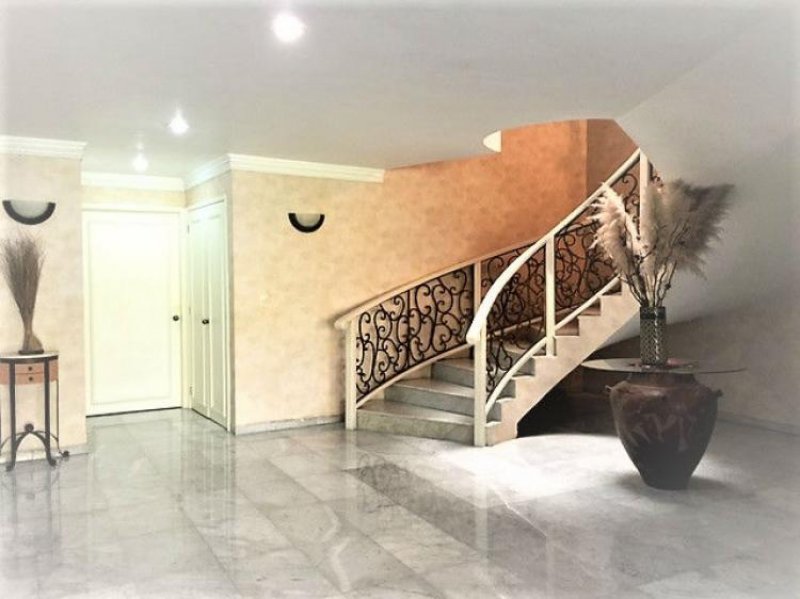 Foto Casa en Venta en Lomas de Tecamachalco, Naucalpan de Juárez, Mexico - $ 18.990.000 - CAV196199 - BienesOnLine