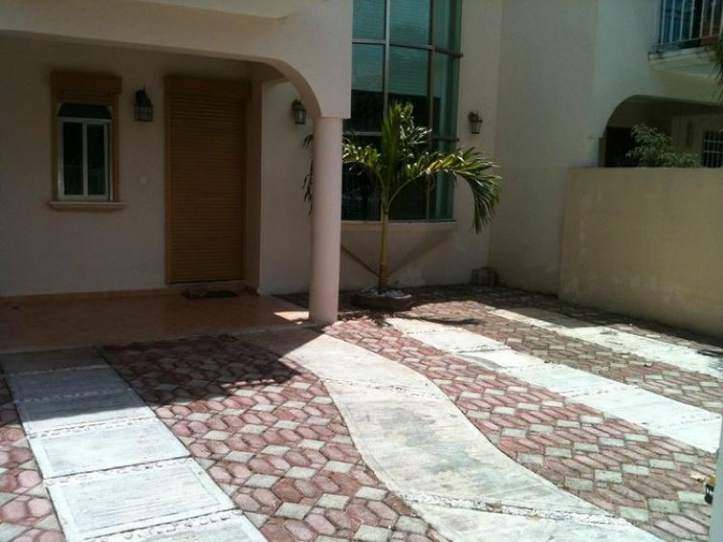 Foto Casa en Venta en Resid. La Piedra, Cancún, Quintana Roo - $ 1.950.000 - CAV105114 - BienesOnLine