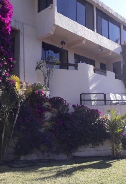 Foto Casa en Venta en Rancho Cortés, Cuernavaca, Morelos - $ 5.900.000 - CAV262752 - BienesOnLine