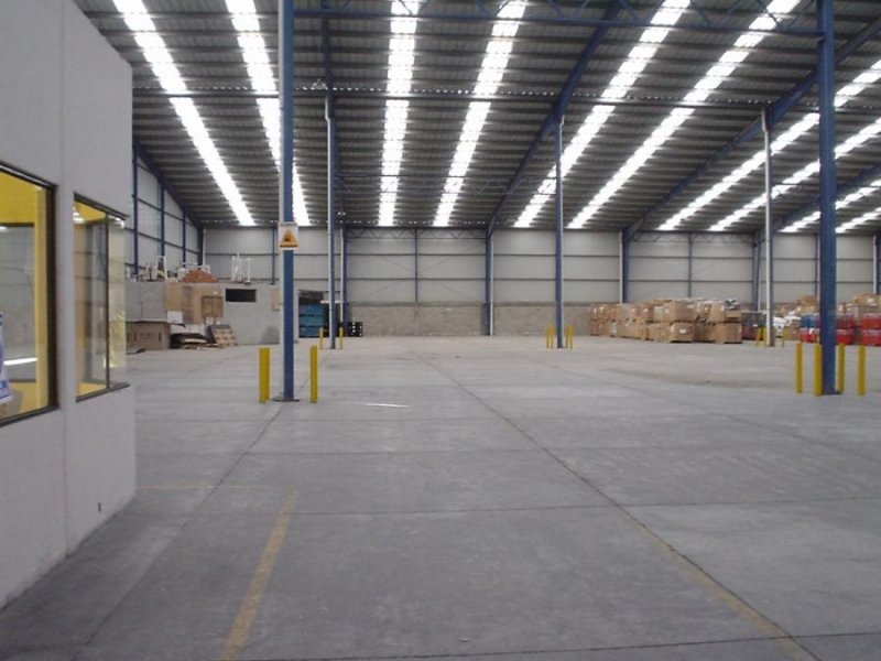 Renta de Nave Industrial, 2,400 m2 enfrente planta VW