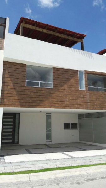 Foto Casa en Venta en Lomas de Angelopolis, Cascatta, San Andrés Cholula, Puebla - $ 3.100.000 - CAV201160 - BienesOnLine