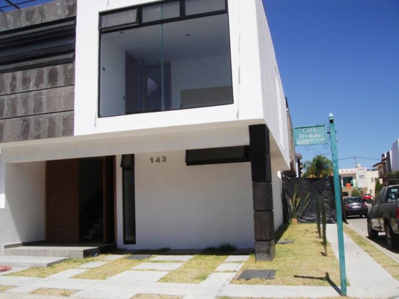 Foto Casa en Venta en COL. REAL DE VALDEPEÑAS, Zapopan, Jalisco - $ 2.987.000 - CAV232322 - BienesOnLine