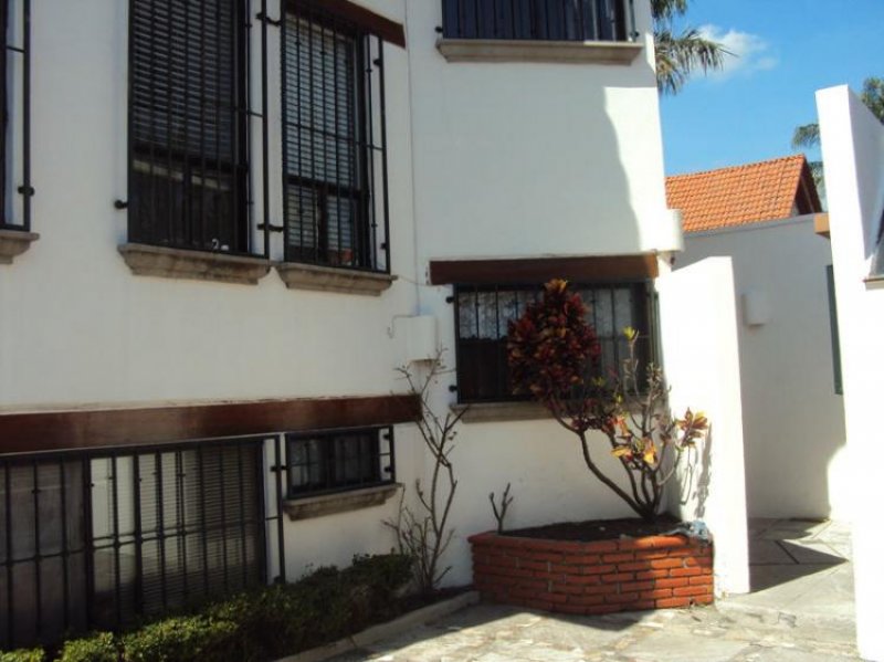 Foto Casa en Venta en San Jerónimo de Ahuatepec., Cuernavaca, Morelos - $ 3.700.000 - CAV109914 - BienesOnLine